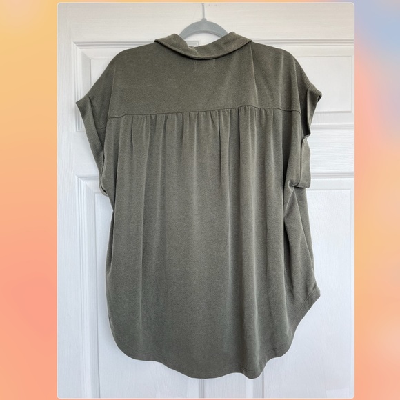 NWT Lou & Grey Short Sleeve Green Button Down Shirt Size XL - Picture 2 of 3
